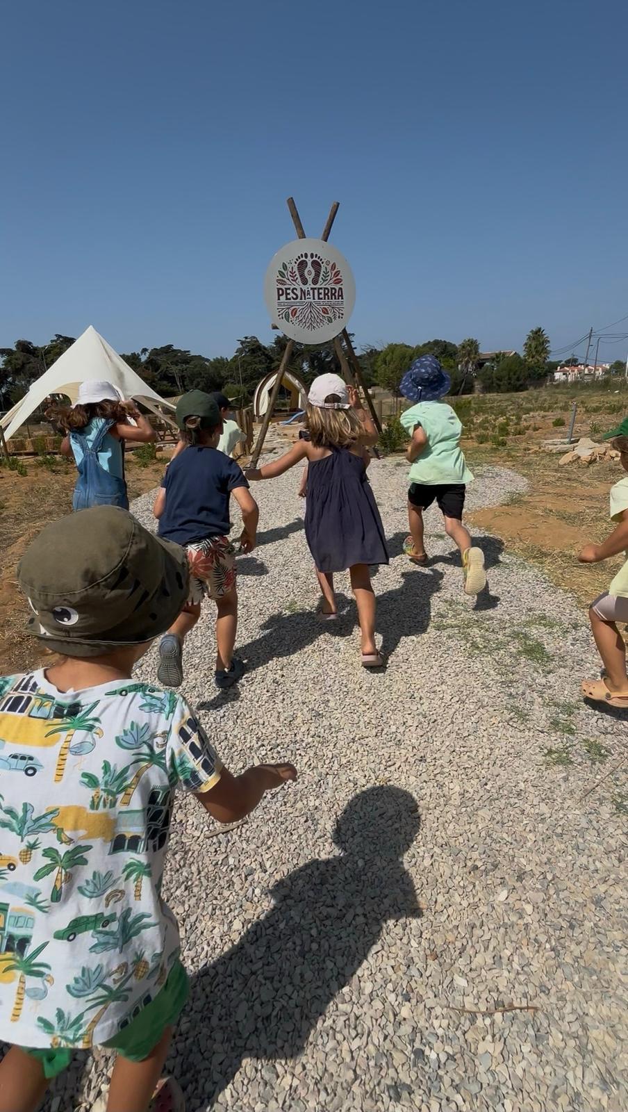 Miúdos a chegar ao Pés na Terra