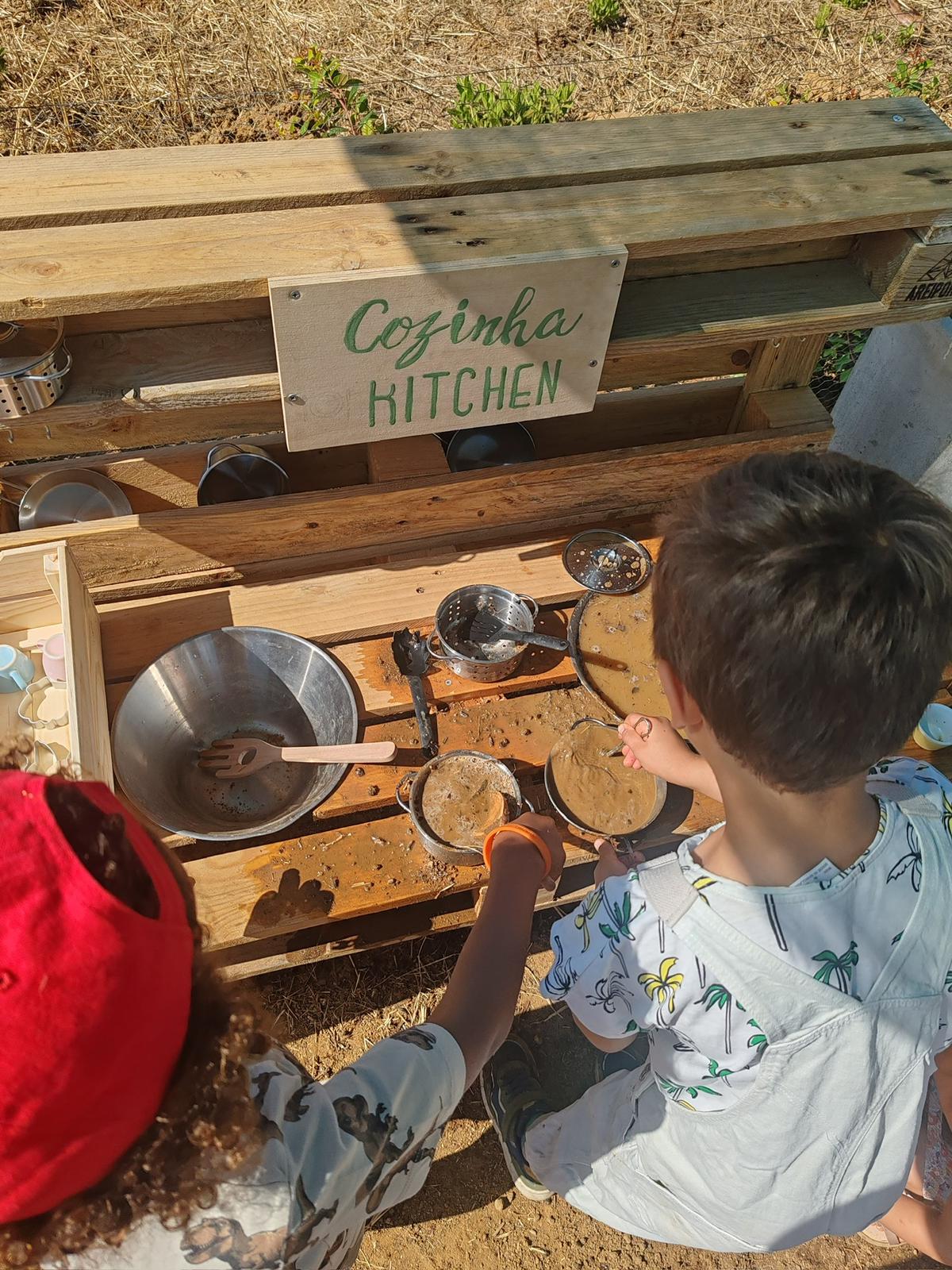 Cozinha exterior para brincadeiras